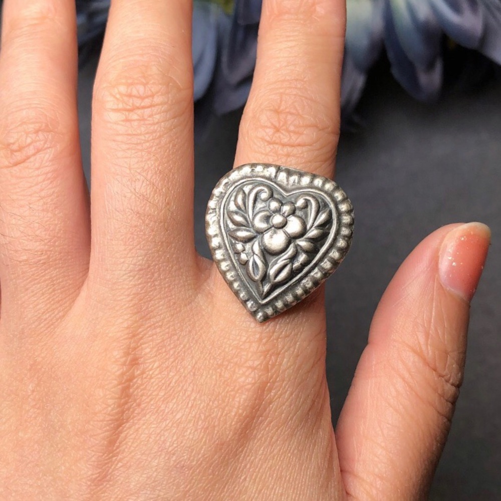 Clearancesterling Silver Heart Shape Ring - image 1